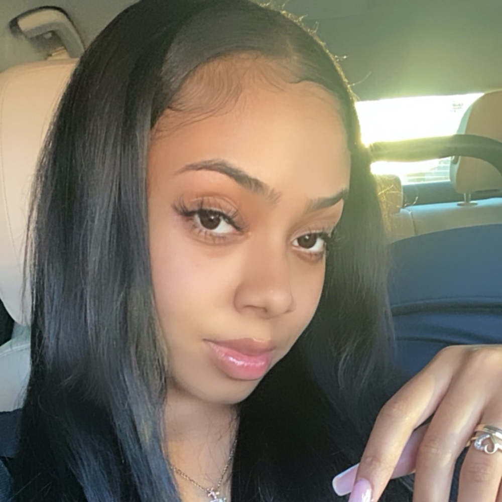 Meet your Posher, Nia